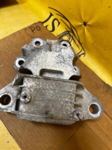 ŁAPA MOCOWANIE SKRZYNI BIEGÓW FORD ESCAPE MK4 1.5 ECOBOOST 4WD 4X4