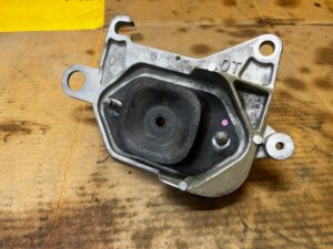 ŁAPA PODUSZKA SKRZYNI RENAULT KADJAR 1.3 TCE