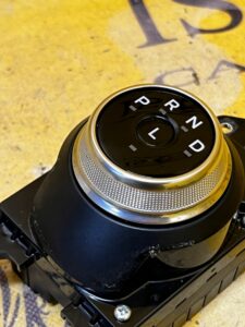 PANEL WYBIERAK AUTOMATYCZNEJ SKRZYNI BIEGÓW FORD ESCAPE MK4