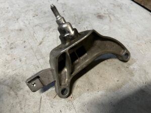 ŁAPA PODPORA WSPORNIK SKRZYNI BIEGÓW RENAULT MEGANE IV 1.6 TCE