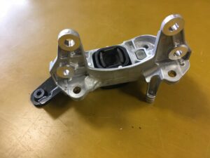 ŁAPA SKRZYNI PODUSZKA 1.7 DCI NISSAN X-TRAIL T32