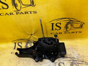 WYBIERAK LEWAREK DŹWIGNIA ZMIANY SKRZYNI BIEGÓW TOYOTA HILUX VIII 8 AUTOMAT