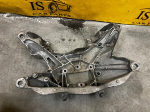 ŁAPA PODUSZKA MOCOWANIE PODPORA SKRZYNI BIEGÓW AUDI Q7 SQ7 4M0