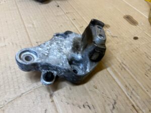 ŁAPA PODUSZKA MANUALNEJ SKRZYNI BIEGÓW CITROEN PEUGEOT 1.6 BLUE HDI