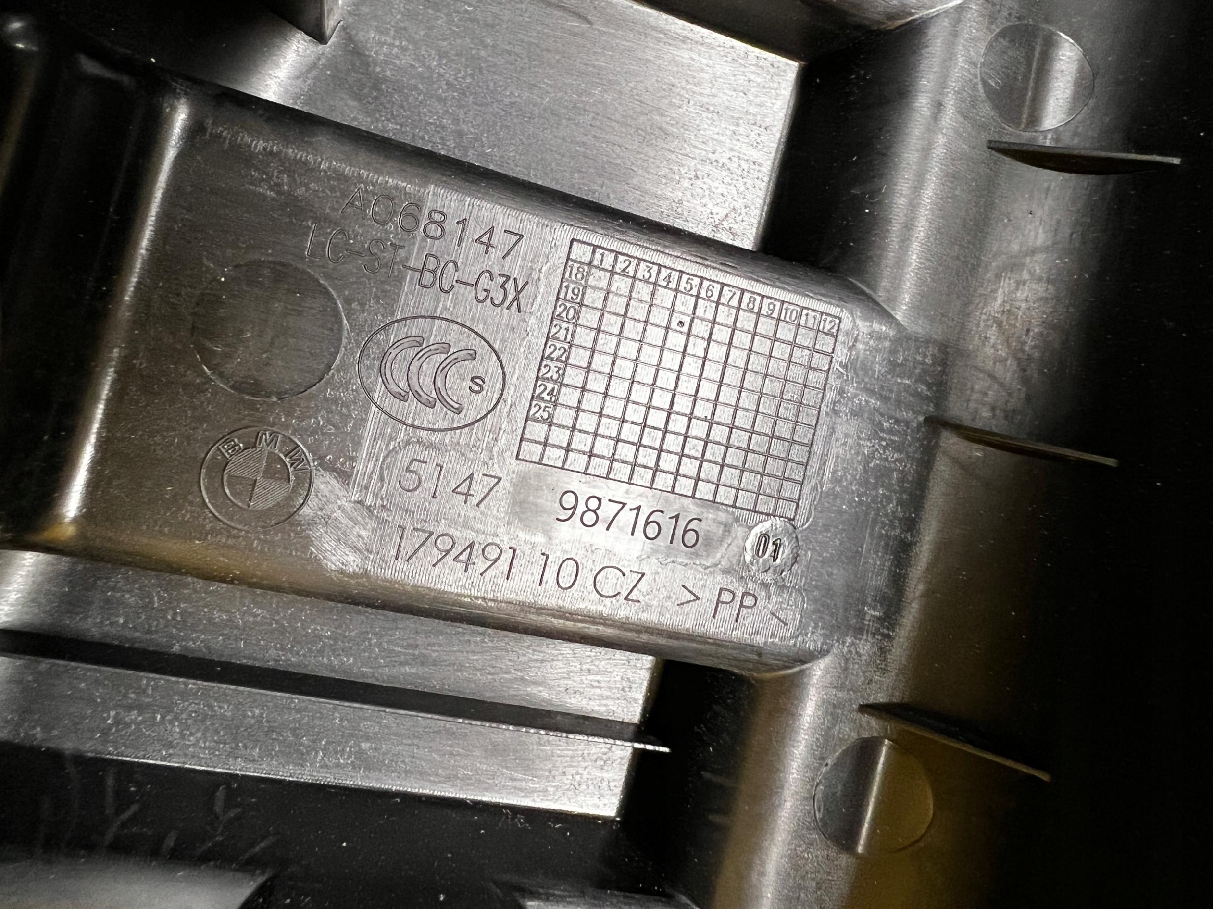 SCHOWEK WNĘKA BAGAŻNIKA PRAWY BMW 5 G30