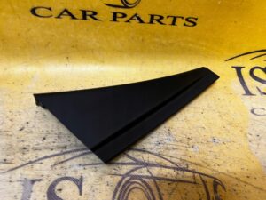 ZAŚLEPKA TRÓJKAT DRZWI TYŁ TYLNYCH PRAWA TOYOTA HILUX VIII 8