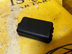 OSŁONA PLASTIK ZAŚLEPKA PRZEKAŹNIKA BEZPIECZNIKA LEXUS RX 450H III 3 AL10