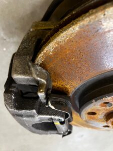 NOGA ZWROTNICA AMORTYZATOR PRZÓD LEWY PEUGEOT 3008 II 5008 II 1.2 THP