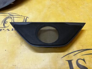 OSŁONA ZAŚLEPKA MASKOWNICA GŁOŚNIKA DESKI KONSOLI FOCAL PEUGEOT 3008 II