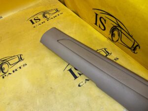 PLASTIK OSŁONA LISTWA PROGU SŁUPKA A PRZÓD LEWY PORSCHE MACAN 95B