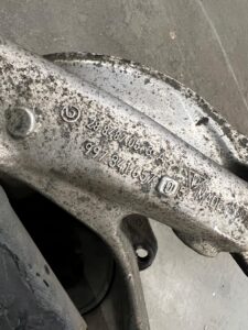 NOGA ZWROTNICA AMORTYZATOR PRZÓD LEWY PORSCHE CAYMAN S 987