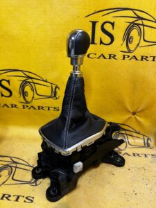 GAŁKA LEWAREK MIESZEK SKÓRA FORD FIESTA MK8