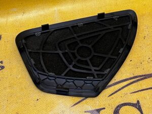 PRAWA MASKOWNICA GŁOŚNIKA BOCZKA DRZWI BMW F22 F21