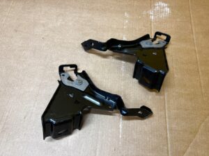 KOMPLET ZAWIASY PODŁOGI BAGAŻNIKA KANAPY TYŁ FORD FIESTA MK8