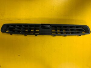 ŚRODKOWA KRATKA NAWIEWU CZUJNIK DESKI AUDI Q7 4M