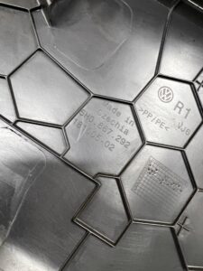 POSZYCIE OSŁONA SŁUPKA ŚRODKOWEGO B PRAWA PRAWY VOLKSWAGEN GOLF VIII HB