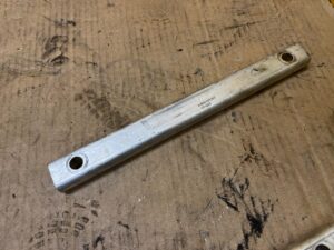 ROZPÓRKA WSPORNIK KIELICHÓW PRZÓD MERCEDES GL X166