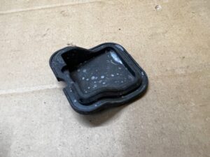 OSŁONA ZAŚLEPKA DOSTĘPU DO ŻARÓWKI TRZECIEGO ŚWIATŁA STOP BMW 7 E38