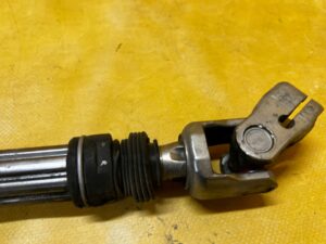 KRZYŻAK DRĄŻEK PRZEGUB ŁĄCZNIK KOLUMNY KIEROWNICZEJ FORD EXPLORER MK6