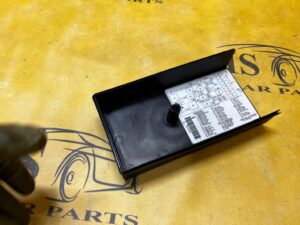 OSŁONA ZAŚLEPKA PUSZKI SKRZYNKI BEZPIECZNIKÓW CHEVROLET CORVETTE C5 97-04