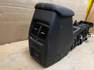 FOTELE SKÓRZANE AIRBAG WNĘTRZE PODŁOKIETNIK FORD KUGA MK3 EU VIGNALE