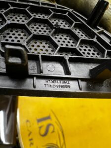 KRATKA ZAŚLEPKA MASKOWNICA GŁOŚNIKA DESKI LEWA RENAULT MEGANE IV