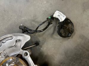 ZWROTNICA PIASTA WIĄZKA ABS TYŁ LEWY FORD EXPLORER VI MK6 AWD 4X4