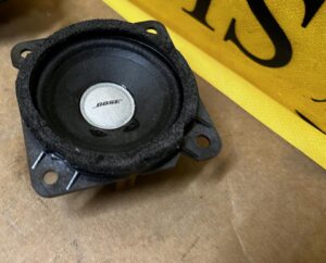 GŁOŚNIK KONSOLI DESKI BOSE INFINITI Q50