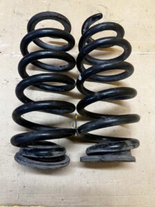 KOMPLET SPRĘŻYNY TYŁ PRAWA LEWA FORD EXPLORER MK6 3.3 V6 FHEF HYBRID 4X4