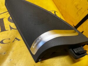 GŁOŚNIK OSŁONA ZAŚLEPKA SŁUPKA A PRZÓD LEWY HARMAN KARDON MERCEDES GL X166