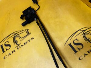 ZAMEK LINKA CIĘGNO MASKI POKRYWY SILNIKA PRZÓD PORSCHE MACAN 95B