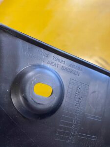 OSŁONA ZAŚLEPKA FOTELA LEWY TYŁ INFINITI Q50