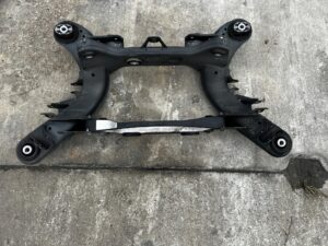 WÓZEK ZAWIESZENIE BELKA SANKI KOŁYSKA TYŁ MERCEDES C-KLASA W206 2WD RWD