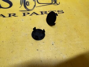 ZAŚLEPKA OSŁONA ŚRUB PODŁOKIETNIKA TUNELU PEUGEOT 3008 II