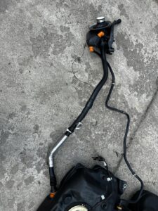 KOMPLET ZBIORNIK BAK POMPA WLEW PALIWA MERCEDES GL X166 4.7 V8 4MATIC 4X4