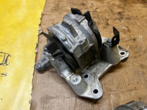 ŁAPA PODUSZKA PODPORA SKRZYNI BIEGÓW PEUGEOT 508 I 2.0 HDI AUTOMAT