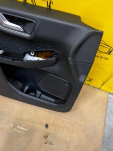 TAPICERKA BOCZEK DRZWI PRZÓD LEWY FORD KUGA MK3 TITANIUM LINE
