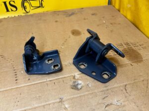 KPL ZAWIASY DRZWI PRZÓD PRAWY FORD BRONCO 21- AZURE GREY PEARL