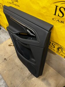 BOCZEK DRZWI LEWY TYŁ RANGE ROVER EVOQUE II L551