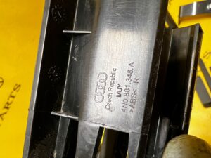 OSŁONA PROWADNICY FOTELA PRAWY PRZÓD AUDI A8 D5 4N