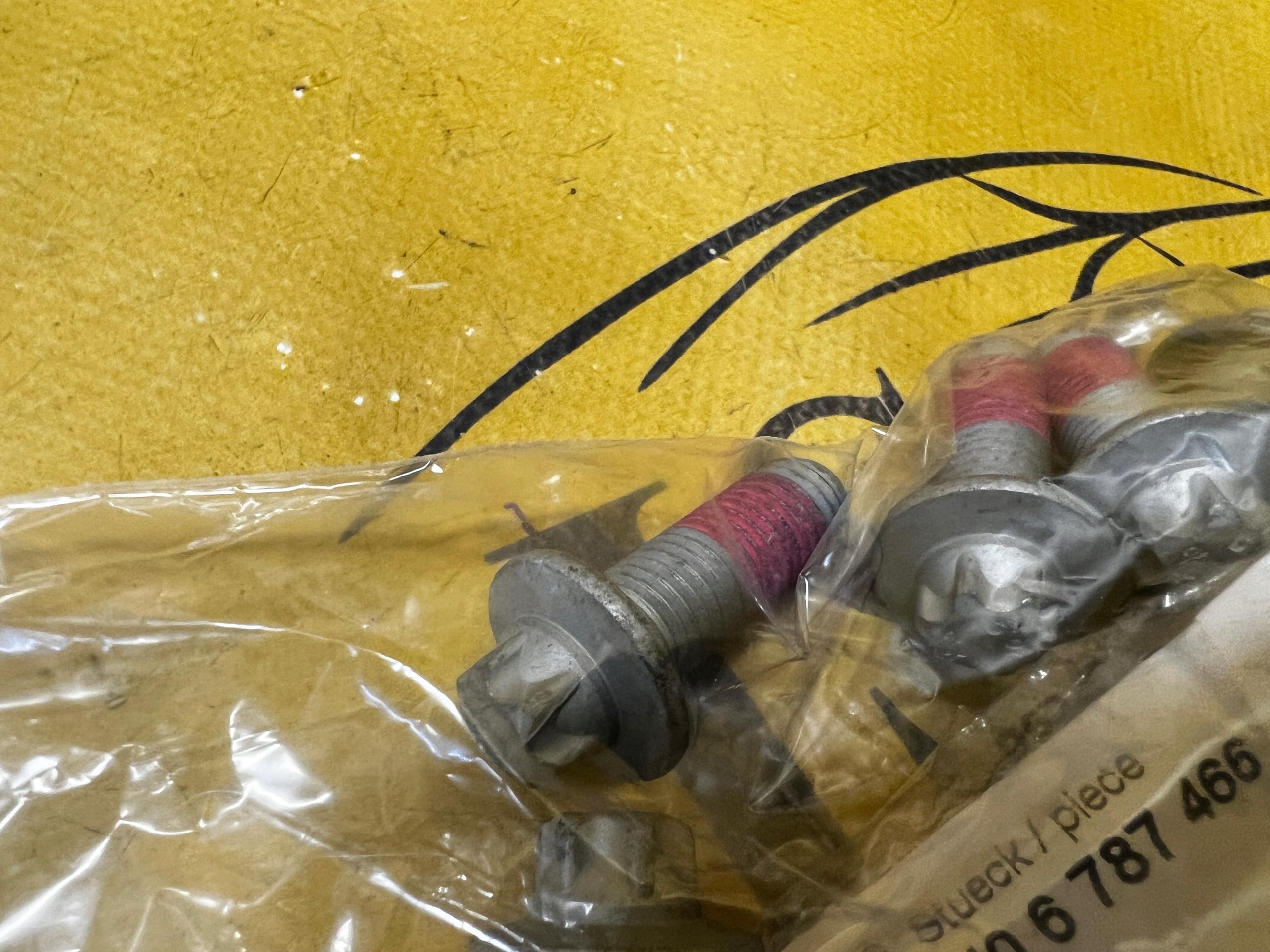 8 X ŚRUBA PIASTY KOŁA TYŁ M12X1,5X33-10.9 BMW X3 F25 X4 F26 NOWA OEM