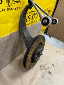 ZWROTNICA PIASTA TARCZA WAHACZE PRZÓD LEWA LEWY JAGUAR XJ X351 3.0D RWD