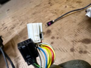 LUSTERKO ZEWNĘTRZNE LEWE 20 10+10 PIN KAMERA ASYSTENT MERCEDES GLS X166 890