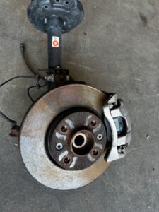 NOGA ZWROTNICA AMORTYZATOR MCPHERSON PRZÓD PRAWY DACIA SANDERO III 1.0 SCE