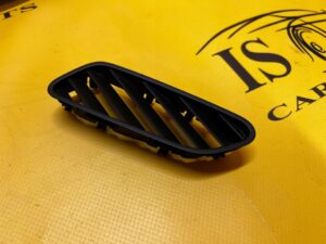 KRATKA NAWIEWU GÓRNA DESKI KONSOLI PRAWA AUDI SQ7 Q7 4M0