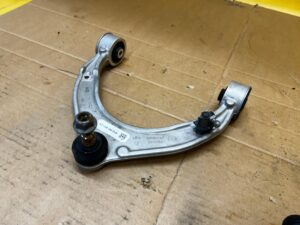 WAHACZ GÓRNY PRZÓD PRZEDNI LEWY PORSCHE PANAMERA 970 I LIFT