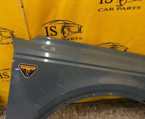 BŁOTNIK PRZÓD PRAWY FORD BRONCO 21- AZURE GREY PEARL