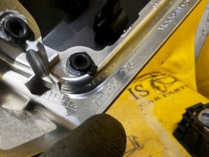 OSŁONA LISTWA DEKOR DESKI KONSOLI PORSCHE CAYENNE II 7P5 LIFT 92A