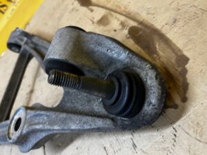 WAHACZ TYŁ TYLNY LEWY DOLNY CHEVROLET CORVETTE C5 97-04