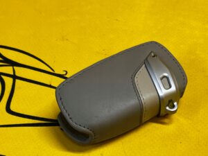 ETUI DO KLUCZY KLUCZYKÓW BMW MODERN LINE BEŻOWE NOWE OEM